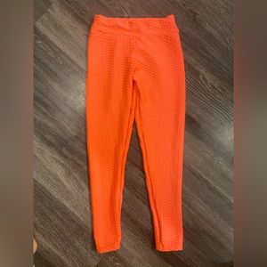 HOT pink sinched leggings! Accents the tush! Very comfy and easy to workout in.